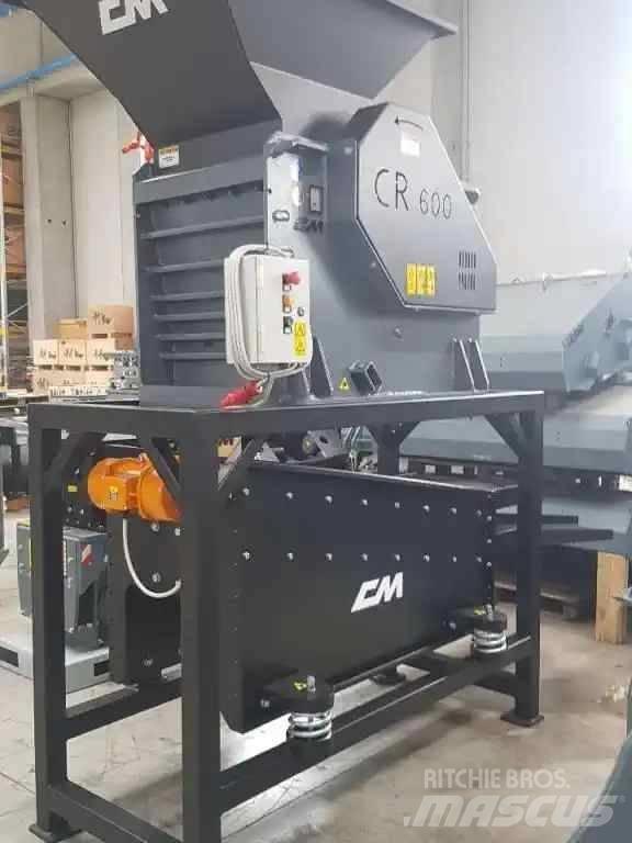 CM CR 600 Baldes britadores