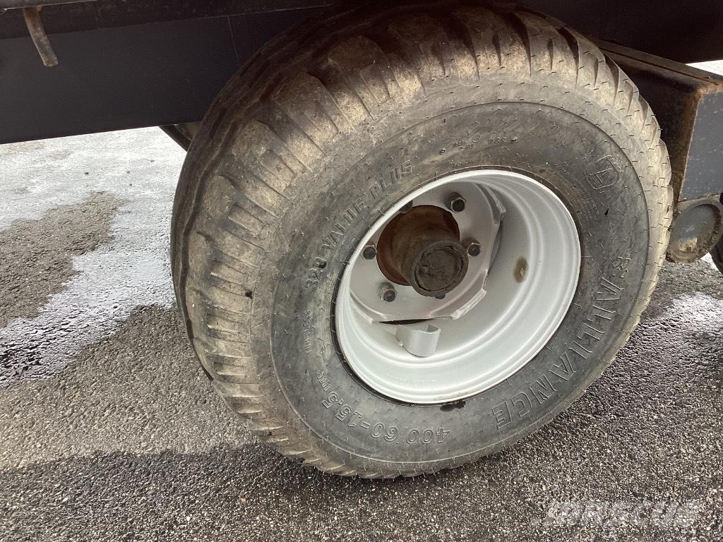 Tuhti M 120 Carrinhos de grão