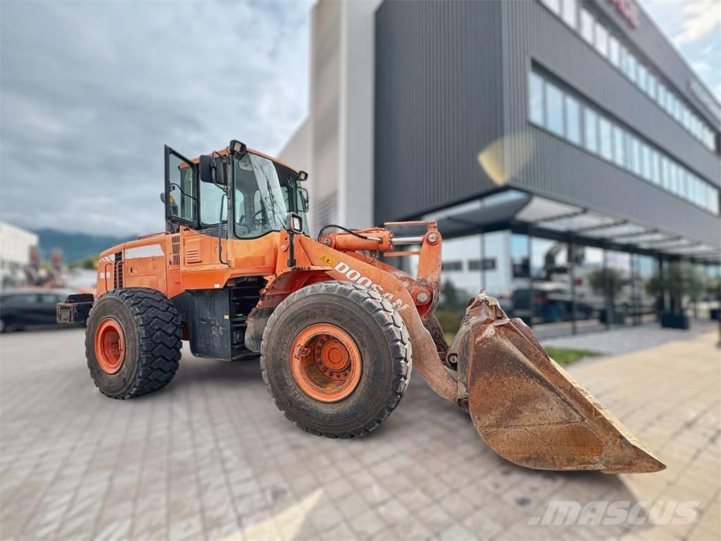 Doosan DL 300 Pás carregadoras de rodas