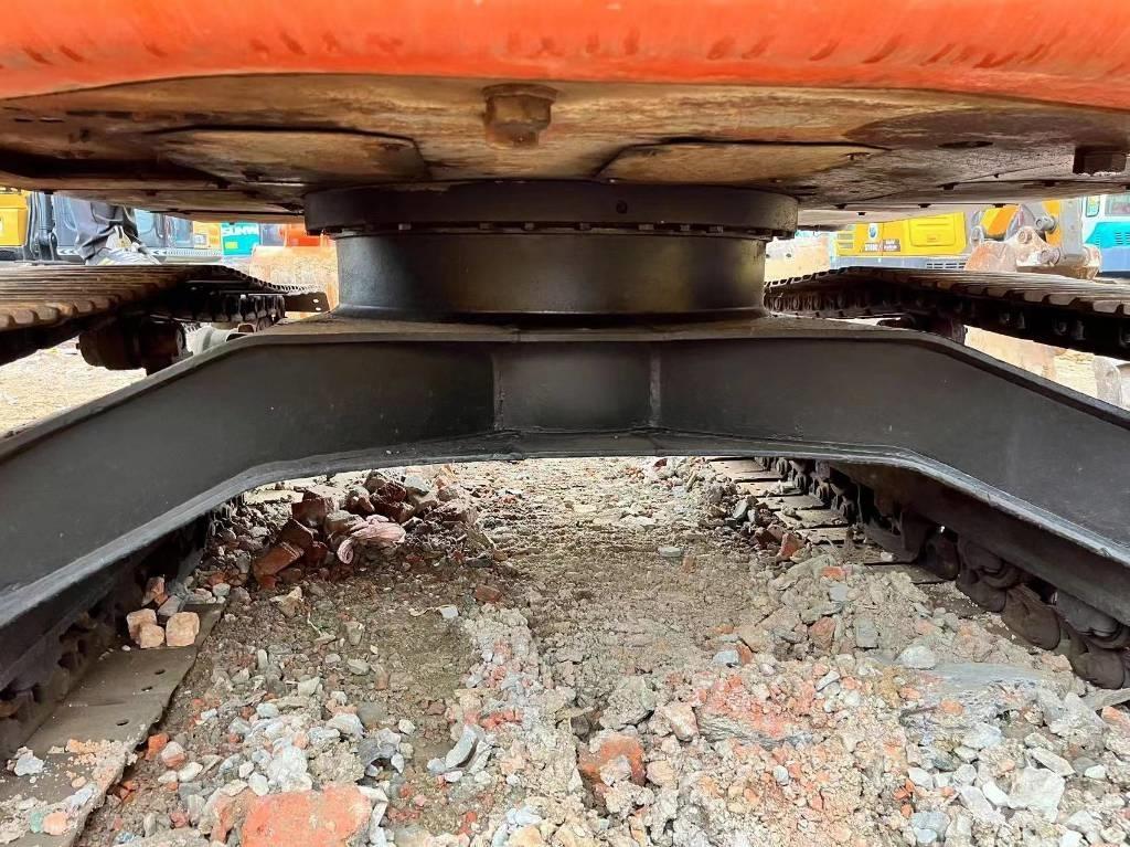 Hitachi ZX 135 US Escavadoras de rastos