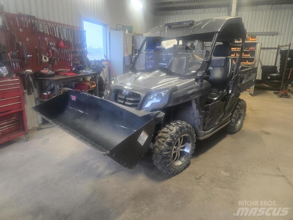  UTV CF 850 Mini Escavadoras <7t