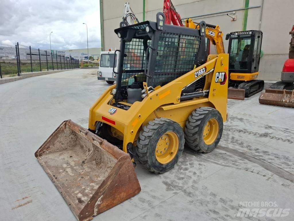 CAT 216 B 3 Carregadoras de direcção deslizante