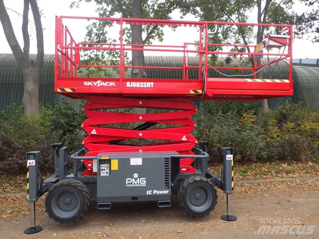 SkyJack SJ6832RT Elevadores de tesoura