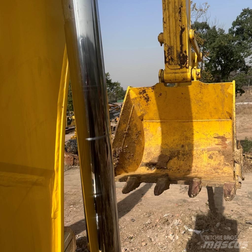 Komatsu 240LC-8 Escavadoras de rastos
