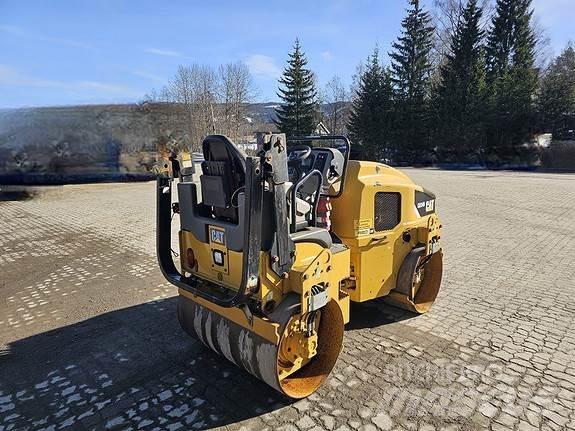 CAT CB24B Pavimentadoras de asfalto