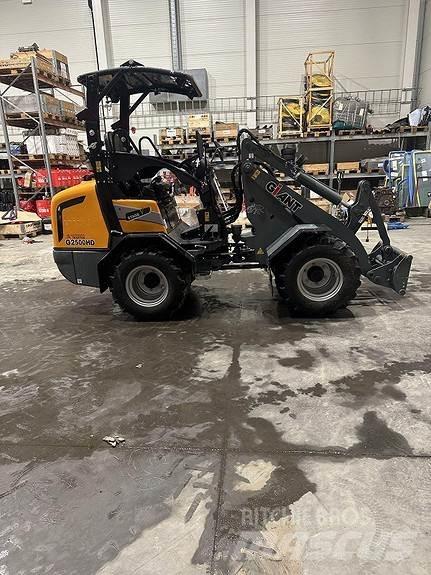 GiANT G2500HD+ Carregadoras de direcção deslizante