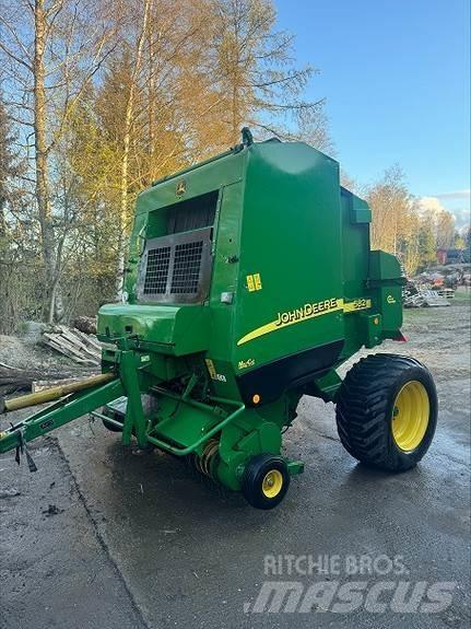 John Deere 582 Enfardadeira de rolos