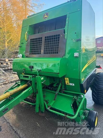 John Deere 582 Enfardadeira de rolos