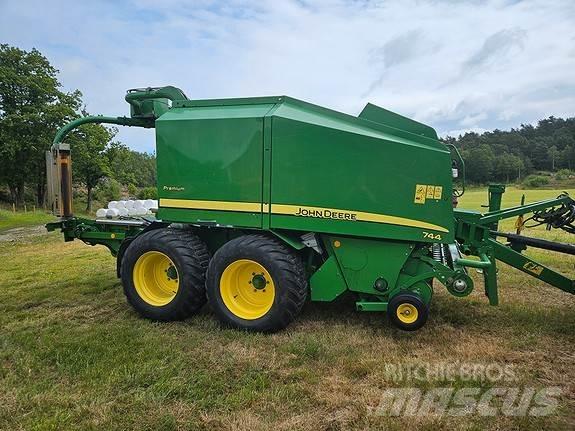 John Deere 744 Enfardadeira de rolos