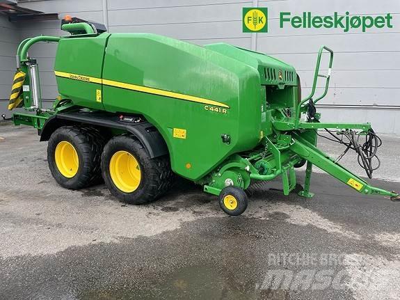 John Deere C441R Enfardadeira de rolos