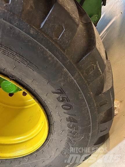 John Deere C441R Enfardadeira de rolos