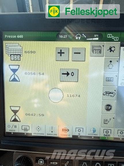John Deere F440R Enfardadeira de rolos