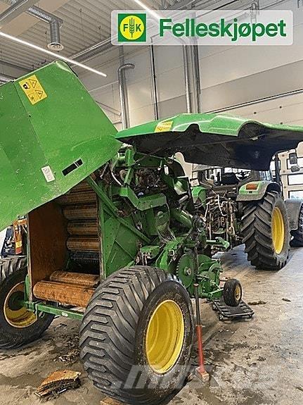 John Deere F441 Enfardadeira de rolos