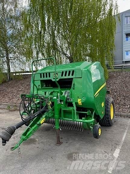 John Deere F441 Enfardadeira de rolos