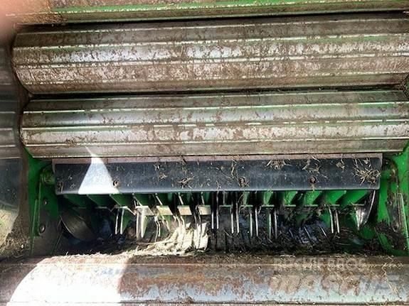 John Deere F441 Enfardadeira de rolos