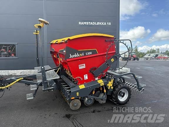 Junkkari S300 Plus Espalhadores de estrume