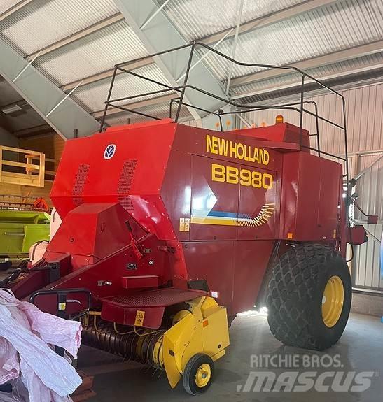 New Holland BB980 Enfardadeira de rolos