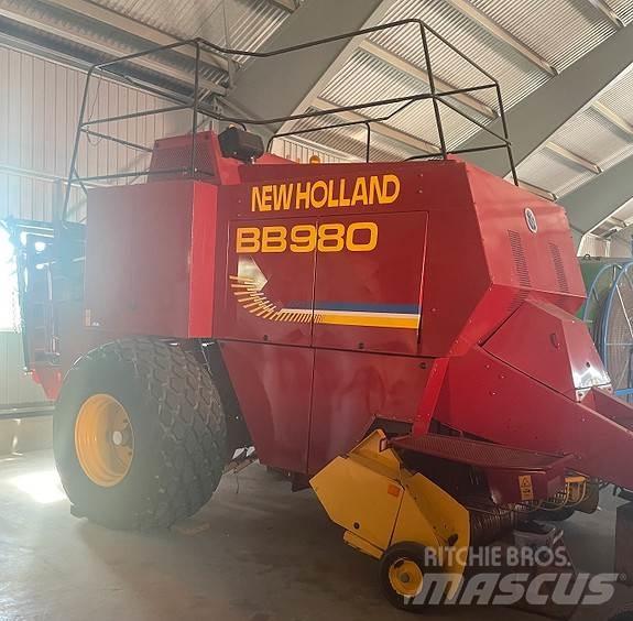 New Holland BB980 Enfardadeira de rolos