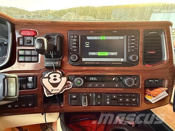 Scania 650 S Camiões de caixa fechada