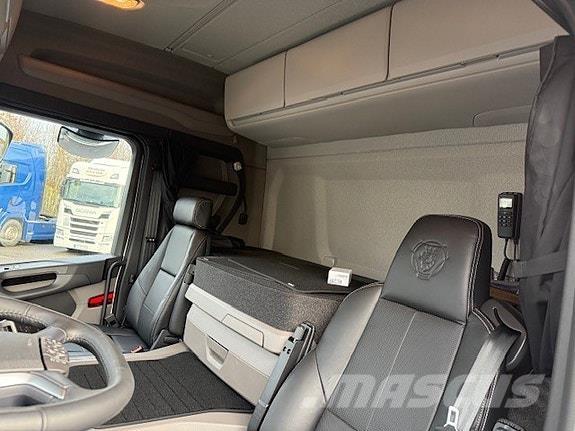 Scania P340 Camiões de caixa fechada