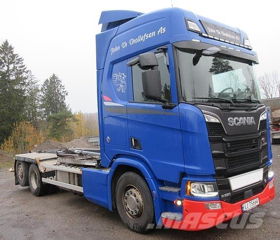 Scania R520 6x2*4 Camiões caixa desmontável com elevador de cabo