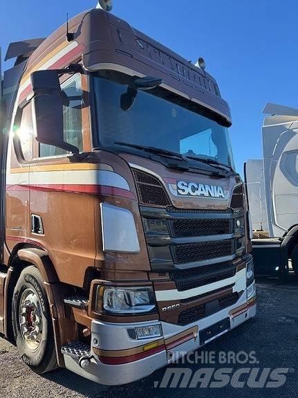 Scania R650B6X2NB Camiões de caixa fechada