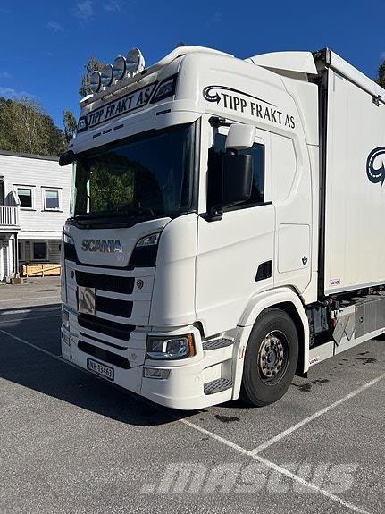 Scania R660 Camiões de caixa fechada