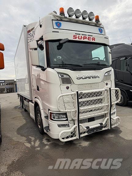 Scania S650B6X2NB Camiões de caixa fechada