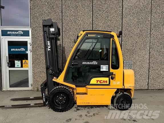 TCM FD25 Empilhadores Diesel