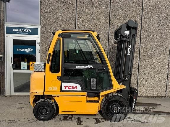 TCM FD25 Empilhadores Diesel