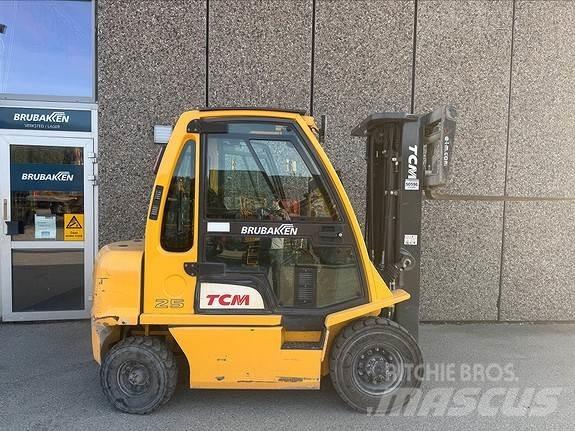 TCM FD25 Empilhadores Diesel