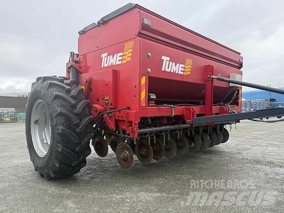 Tume HKL 2500 Espalhadores de estrume