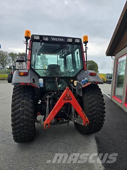 Valtra 6400 Tratores Agrícolas usados