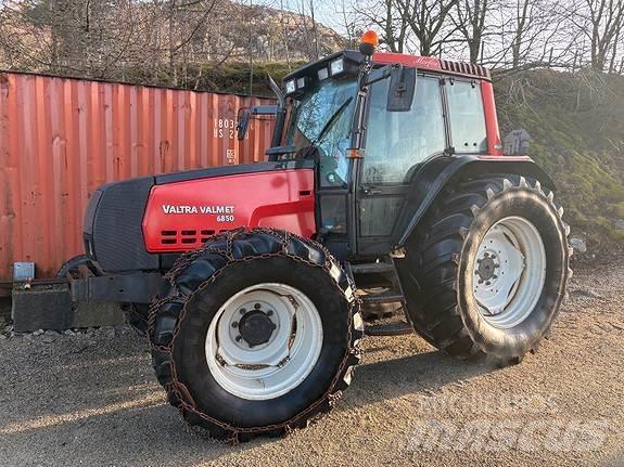 Valtra 6850 Tratores Agrícolas usados