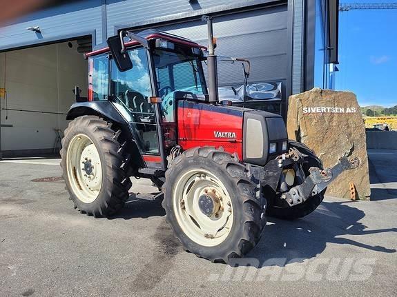 Valtra A75 - 4 Tratores Agrícolas usados