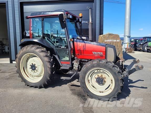 Valtra A75 - 4 Tratores Agrícolas usados