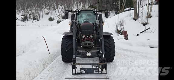 Valtra N134D Tratores Agrícolas usados