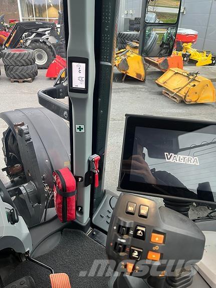 Valtra T234D Tratores Agrícolas usados