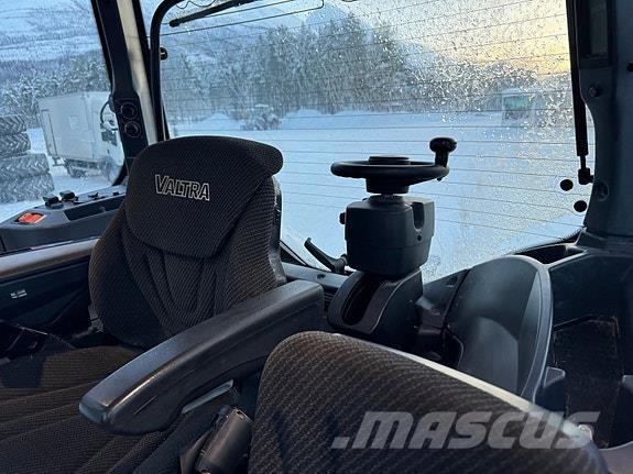 Valtra T235 Tratores Agrícolas usados