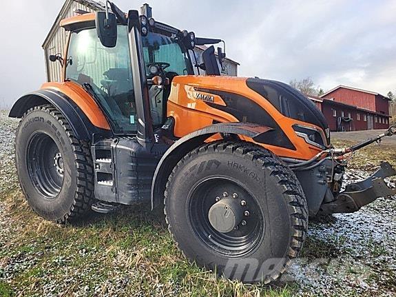 Valtra T255 Tratores Agrícolas usados