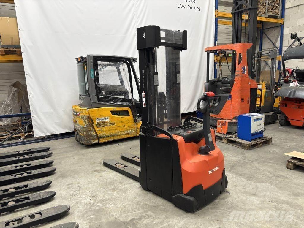 BT SWE160L Empilhador para operador externo
