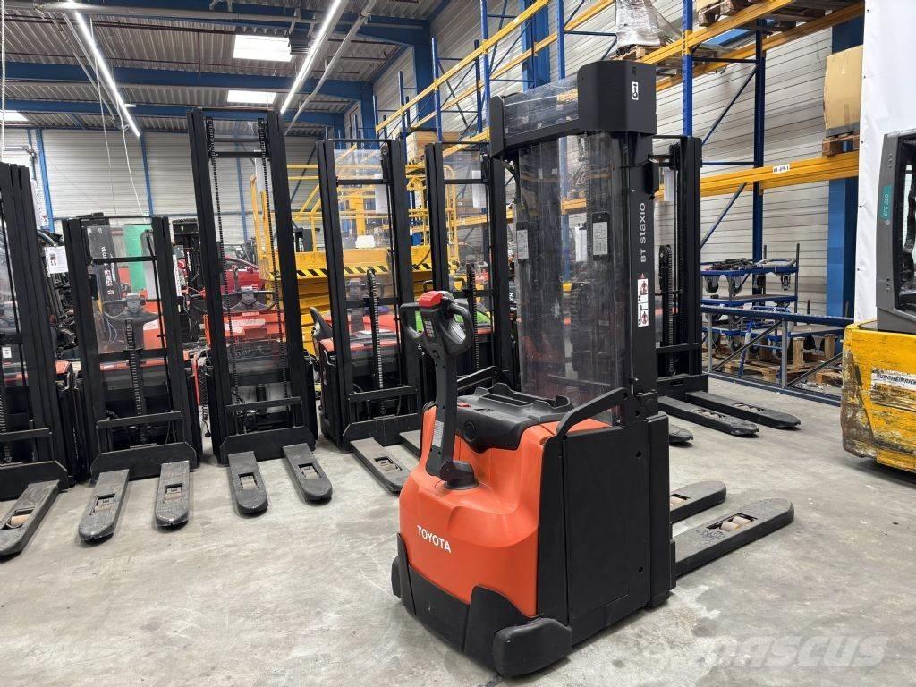 BT SWE160L Empilhador para operador externo