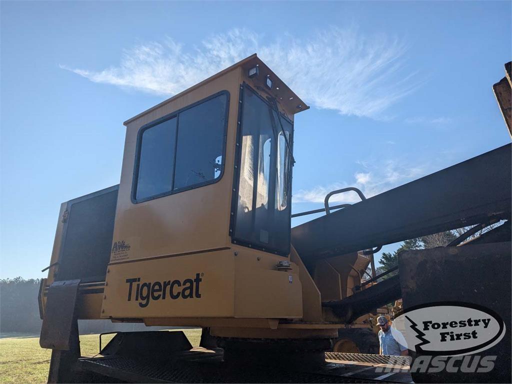 Tigercat 234B Carregadores