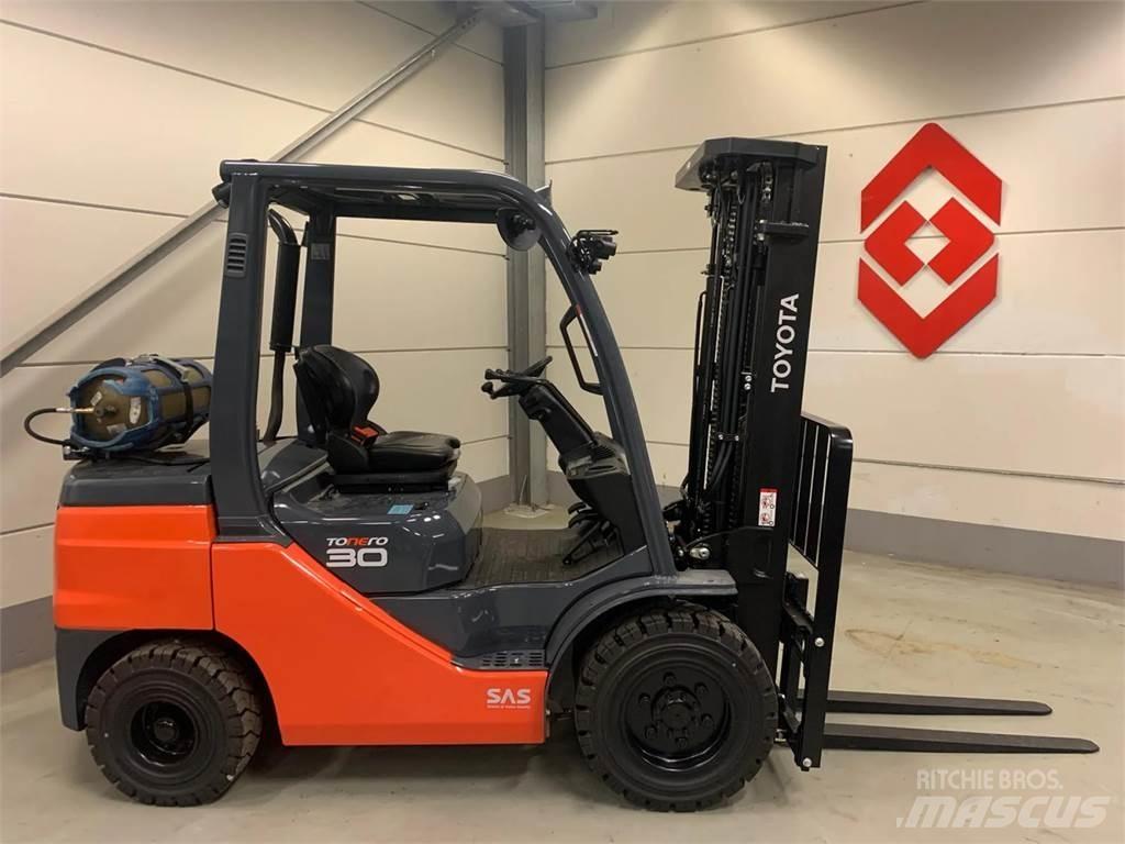 Toyota 02-8FGF30 Empilhadores a gás