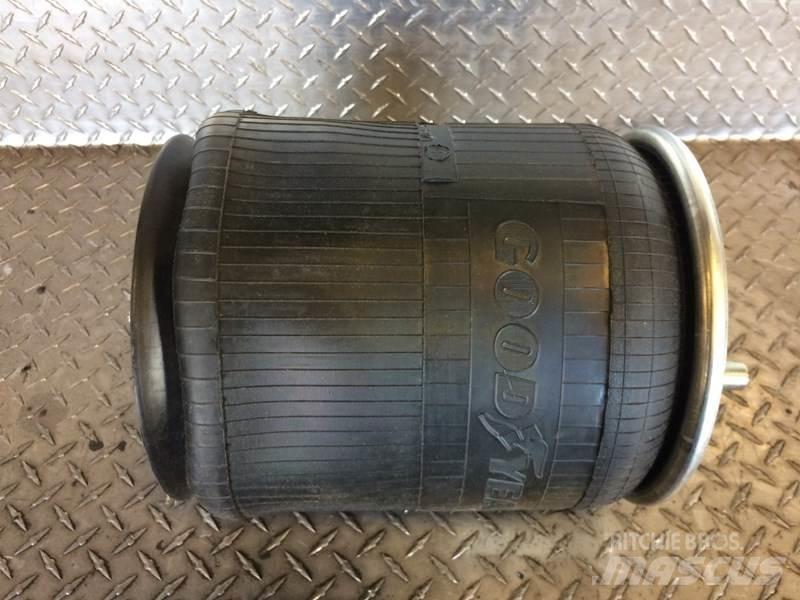 Goodyear  Chassis e suspensões