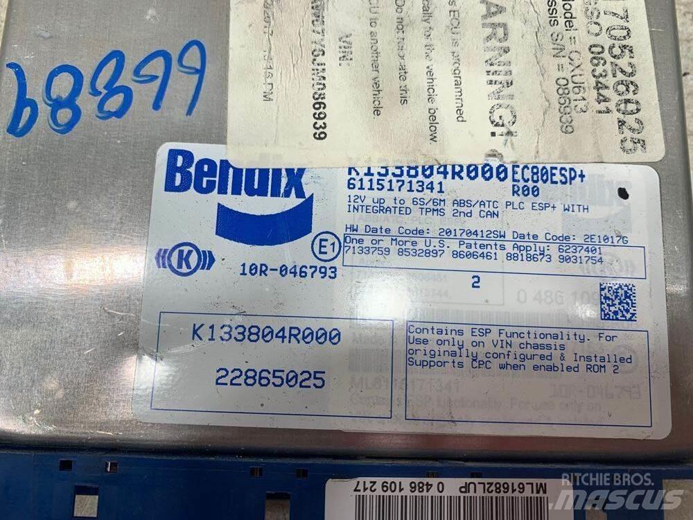 Mack CXU Electrónica