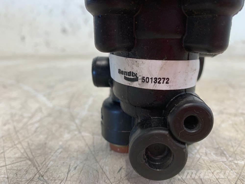 Volvo VNL Transportes - Outros
