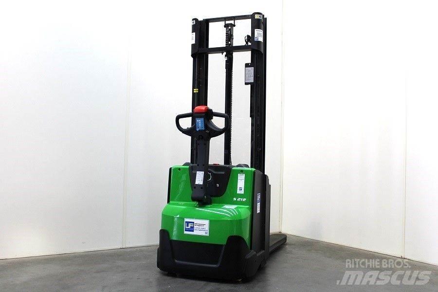 Cesab S 212 L / 330 Empilhador para operador externo