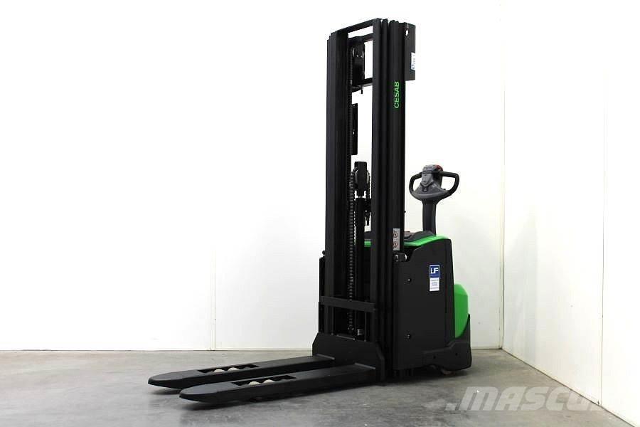 Cesab S 212 L / 450 Empilhador para operador externo