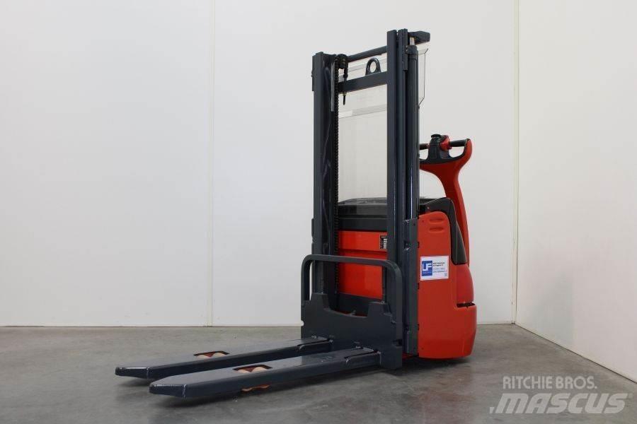 Linde L12 Empilhador para operador externo